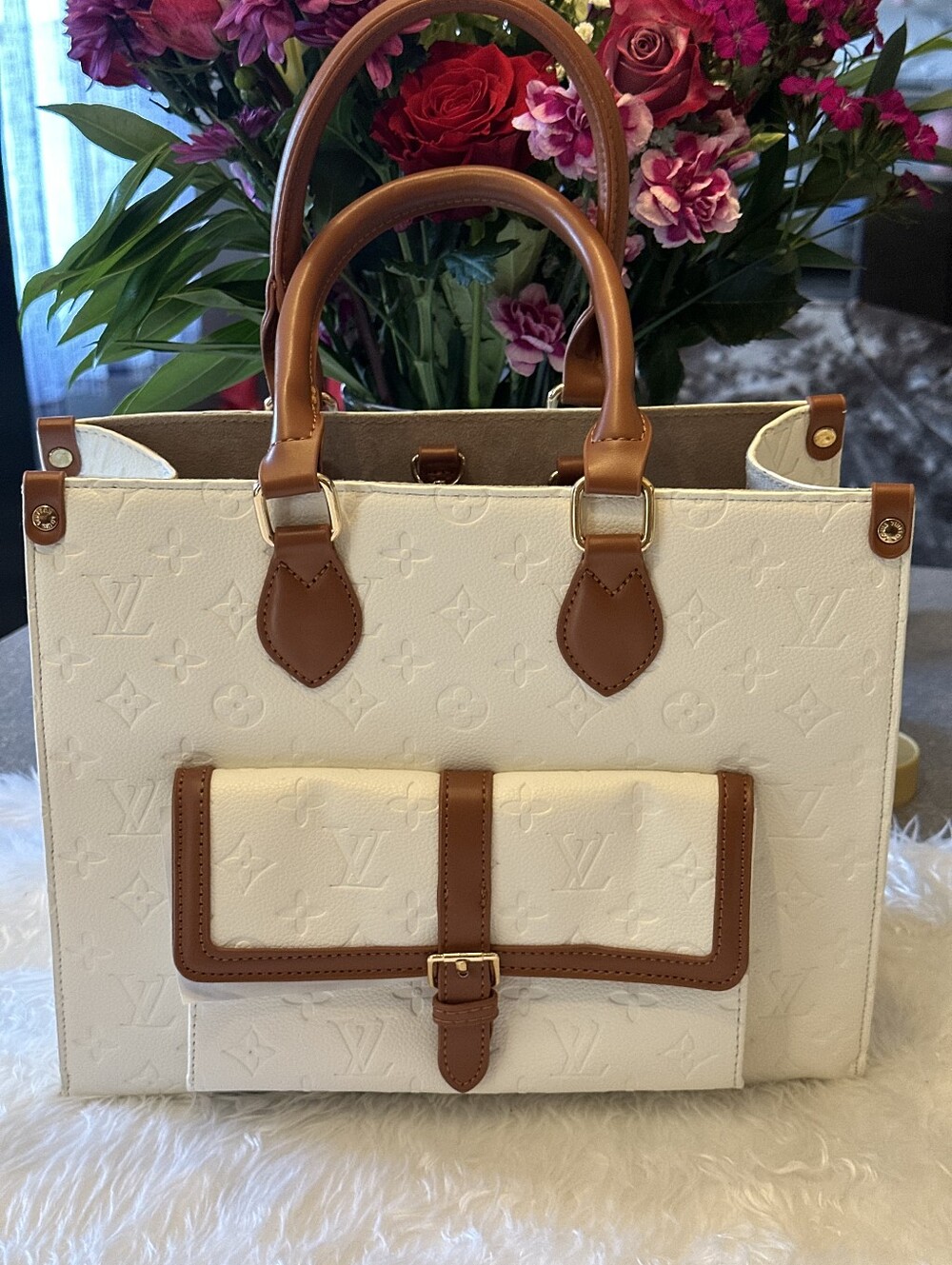 Beautiful Large Cream Tote Tan Trim Classic Mono Pattern